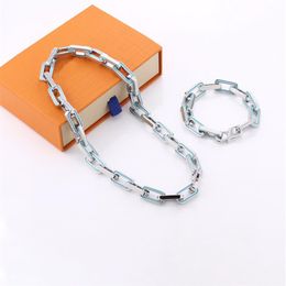 Europe America Fashion Necklace Bracelet Men Silver-colour Metal Engraved V Letter Flower Pattern Blue Enamel Thick Links Chain Je240d