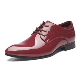 Men's Classic Retro Brogue Shoes Patent Leather Mens Lace-Up Dress Business Office Shoes Men Party Wedding Oxfords Sizes 38-48 For Boys Party Boots