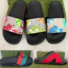 Mens Slides Sandália Designer Sandália Praia Verão Mulheres Chinelo Bottoms Flip Flops Mulheres Listrado Praia Chinelo Com Caixa NO311