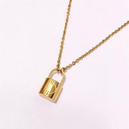 Designer Couple Necklace Fashion Luxuries Lock Pendant Necklaces 18K Titanium Steel Plated Women Necklace for Birthday Gift300Q