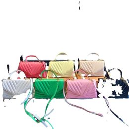 Luis Vuittons 5a Bag Me Lvse Designer Bag Shoulder Louisehandbag Crossbody Hold Bag Tote Bag Evening Clutch Postal Messenger Bag Shape Quilted Magnetic Lock Smooth