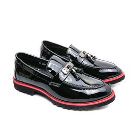 Men Casual Slip-On Leather Shoes Business Casual Patent Leather Glossy Shoes Man Streetwear Fashion Wedding Dress Luxury Shoes Masculino For Boys Party Boots