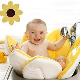 Bathing Tubs Seats Baby Petal Bathing Mat Bath Wipe Tub Infant Blooming Flower Seat Bathtub born Shower Soft Seat Cushion Pad Bath Wipe Bathtub 230923