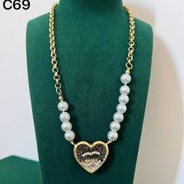 WomenCharm Pendant Necklaces Designer Brand Love Gold Necklace Classic Luxury Gift Pearl Necklace New Autumn Vintage Design Jewelry