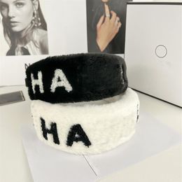 2022 Winter FUR Headbands Autumn Wool Hair Hoop C-Letter Headband Black White Colours HairJewelry Outdoor Top Headwear227c