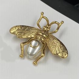 Luxury Designer Fashion Pins Brooches Brass Material No Fading Small Bee Brooch Male Female Same Style2834