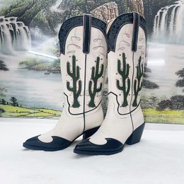 Designer-Stiefel für Damen, mit Kaktus-Stickerei, Western-Cowboystiefel, dicke Absätze, neue Winter-Hochqualitäts-Damenschuhe 230924