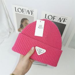 E-commerce for factory spot explosions knitted hats wholesale hats men's tooling wind head cold hats ladies wool hats.