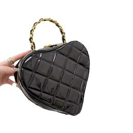 2023ss Spring Heart Style Valentine Day Bags Classic Top Handle Totes Quilted Patent Leather Famous Designer Clutch Cosmetic Vanity 23