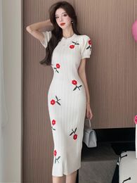 Basic Casual Dresses 2024 New Fashion Temperament Embroidered Rose Knitted Dress For Women Runway Designer French Puff Sleeve Summer Dresses