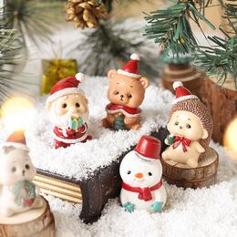 Decorative Objects Figurines Resin Mini Animal Trinkets for Room Decoration Santa Claus Christmas Tree Elk Gift 230923