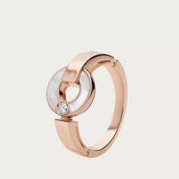 Classic high quality disc white shell ring malachite diamond ladies charm jewelry luxury exquisite packaging gift box235U