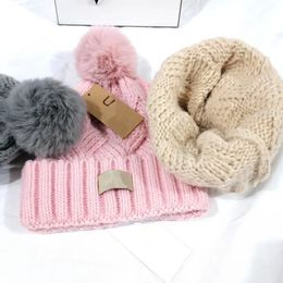 Lady Fashion Knitted Beanie For Woman Designer Flanging Solid Color Beanies Warm Winter Pom Pom Chunky Yarn Hat
