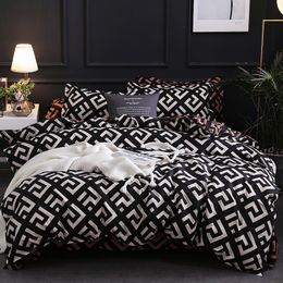 Bedding sets Luxury Black Bedding Set Queen King SIngle Full Size Polyester Bed Linen Duvet Cover Set Modern Bird Plaid Anime With Pillowcase 230925