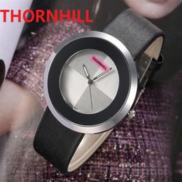 Fashion Women Men Watch 40mm Soft Leather Iced Out Designe Quartz Movement Female Gift Bling Wristwatch Clock243e