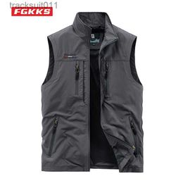 Men's Vests FGKKS Men's Leisure Vest Jacket Solid Colour Tooling Style Waistcoat Thin Fishing Hiking Multi-Pocket Casual Loose Vest for Men L230925