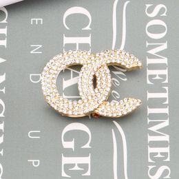 20 Styles Luxury Design Brand Desinger Brooch Women Love Crystal Rhinestone Pearl Letter Brooches Suit Pin Fashion Jewellery Clothing Decoration Accessories Famous