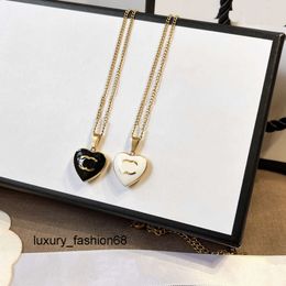 Pendant top Necklaces Brand Enamel Heart Pendant Necklaces Luxury Designer Necklaces Pendant Choker Black White Love Chain Women Stainless Steel Letter Jewelry Ac