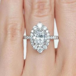 Cluster Rings Huitan Marquise Shaped For Women Crystal Cubic Zirconia Temperament Bridal Wedding Fashion Jewelry Drop