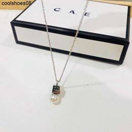Jewelry Pendant Necklaces Heart Pearl Pendant Necklace Designer Gift Necklace High Quality Love Jewelry Minimalist Style Girl Long Chain 18K Gold Travel Birthday F