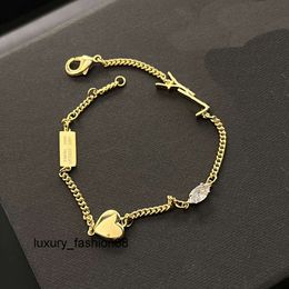 Chain top Fashionable Chain Bracelets Women Love Bangle Dog Tag Link letters Designer Jewellery Pendant 18K Gold Plated Faux Pendant Stainless steel Love Gift Wristba