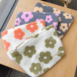 Cute Flower Plush Women's Cosmetic Bag Faux Lamb Wool Ladies Fluffy Storage Bags Winter Warm Girls Makeup Case Clutch Handbags