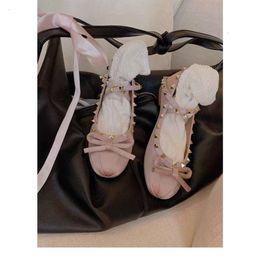 Valentine tone-on-tone Ballet flats with Satin ballerinas studs Shallow Crossed Ribbon Bow Rivet Round Head Flat Bottom Ballet Shoe Girl shoes L7YKB
