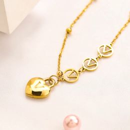 Never Fading Gold Plated Brand Designer Heart Pendants Necklaces Stainless Steel Letter Choker Pendant Chain Women Jewellery Accessories Gift