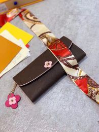 2023 popular womens wallet card bag is elegant and practical with pink leather trim and delicate flower decoration