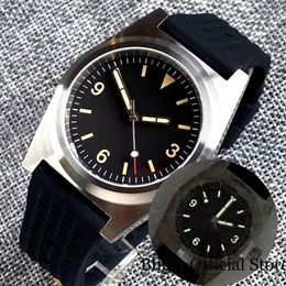 Wristwatches Yellow Index Vintage 38MM Diver 200M Waterproof NH35A PT5000 Men Watch Wristwatch Green Lume Arched Sapphire Glass2415