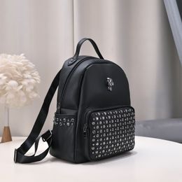 Designer Women Backpack Pu Vegan Leather Daypack Casual Punk Style Backpacks Skull Rivet New 2024 Laptop mochila feminina