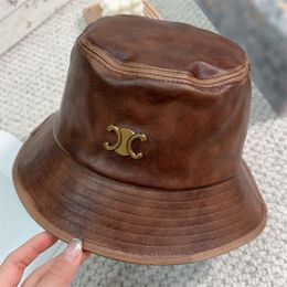 Autumn PU Leather Bucket Hats For Women Designer Fisherman Sunbonnet Mens Baseball Cap Black Brown Triumph Buckle Gold Fitted Fedora