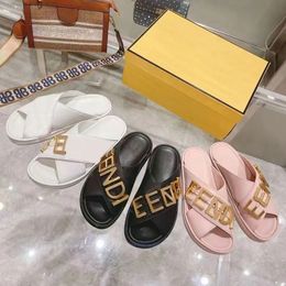 Marke Sandalen Dupe AAAAA Metall Goldene Leder Sandalen Pantoletten Hausschuhe Frauen Hausschuhe Bestickte Schaffell Sandale Scuffs Flache Slides Flip Flops mit Box