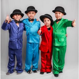 Костюмы Летний костюм для мальчика Атласный пиджак с лацканами с двумя пуговицами Сценический подиум Повседневный костюм Детская одежда из 3 предметов для мальчиков 230925