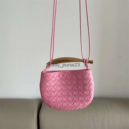 Bvbag Woven New Moon Sardine Veneeta Designer Bag Classic Purse 2023 Spring Summer Bags Cowhide Design Metal Half Lady Tooth Handbag Cassette 16a5