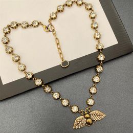 Unisex G Letters Bee Titanium Steel Clavicle Pendant Necklaces Classic Fashion Diamond Brand Designer Hip Hop Jewellery Accessories234U