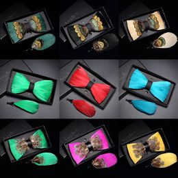 Fliegen JEMYGINS listet handgefertigte einfarbige Pfauenfeder-Fliege-Brosche-Set mit hochwertiger Herren-Fliege-Hochzeitsfeier-Geschenkkrawatte 230922 auf