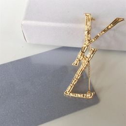 Luxury Fashion Brooches Designer Men Womens Pins Brand Gold Letter Brooch Pin Suit Dress Pins For Lady Specifications Designer Jew198H