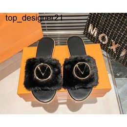 23ss Women's designer Woolen Slippers Luxury brands low-heeled Sandals Flat Woolens Shoes Outdoor Non slip Rubber Beach Alphabet Straight Candy slippers