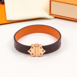 Charm Bangles Designer Fashion Leather Bracelet Magnetic Buckle Size Unisex Luxury Jewelry Woman Bracelets Man Bangle341b