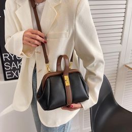 Shoulder Bags AFKOMST Simple Colour Contrast Clip Bag Texture Fashion Hand Style Trendy All-match Messenger