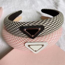 Designer letter headband triangle women hair band fashion hair jewelry gift black white pink plaid big simple headbands simple cas3117