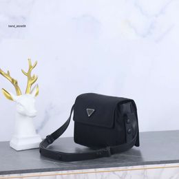 Evening Bags P classic 1BD Messenger 313 Shoulder Camera bags with adjustable shoulder strap Black simple nylon bag 7JRU