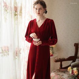 Women's Sleepwear French Style Velour Robe Vintage Nightgown Women Winter Warm Long Sexy Night Dress Victorian Pleuche Velvet Nightwear