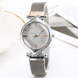 26MM Diameter Star Dial Simple Temperament Diamond Womens Watch Maganetic Buckle Comfortable Mesh Belt Quartz Female Wrist Watches299d