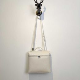 Designer Evening Bag Cosmetic Bags Lp19 Bag Premium White Backpack Women's Large Capacity Portable Lunch Box Bag Leather One Shoulder Bag 8065