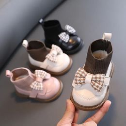 Botas de inverno infantil menina meia botas chunky arco elegante bonito crianças casual malha bota curta criança menina sapatos de couro patente 230927