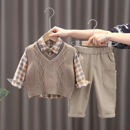 Clothing Sets Trendy Boys' Knitted Sweater Vest and Long Sleeve Shirt Set with Stylish Chequered Pattern 230927