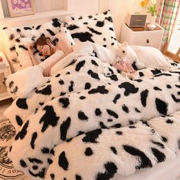 Bedding sets Winter Long Hair White and Black Duvet Cover Set Warm Linen Home Colourful Queen Fannel Fleece Bedcloth Dropship 230927