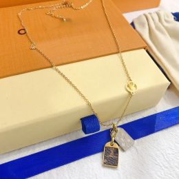Europe America Fashion Womens Designer Necklace Faux Leather 18K Gold Plated 925 Silver Plated Stainless Steel Necklaces Choker Chain Letter Pendant Jewelry X332